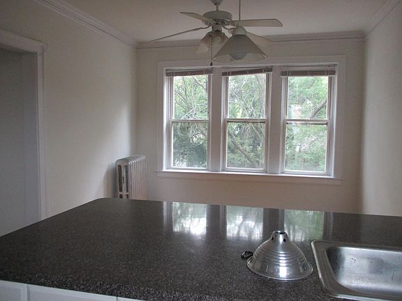 3rd image of 1426 W Hutchinson St