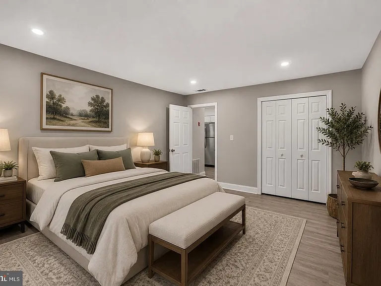 1807 Silver Ct — Photo 12
