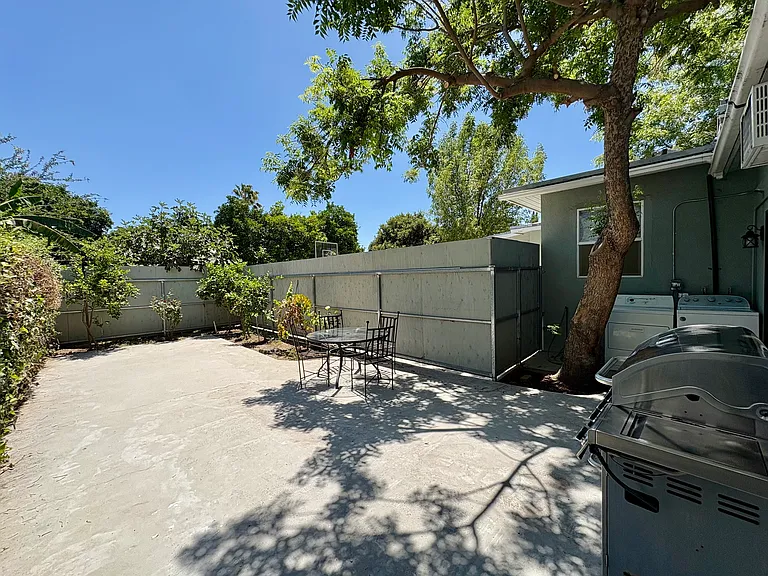 16006 Bassett St — Photo 12