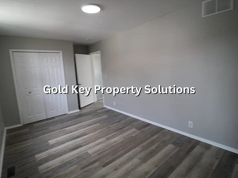 1601 N Elm St — Photo 15