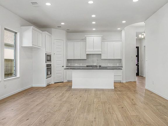 2nd image of 6038 Cottontail Ln
