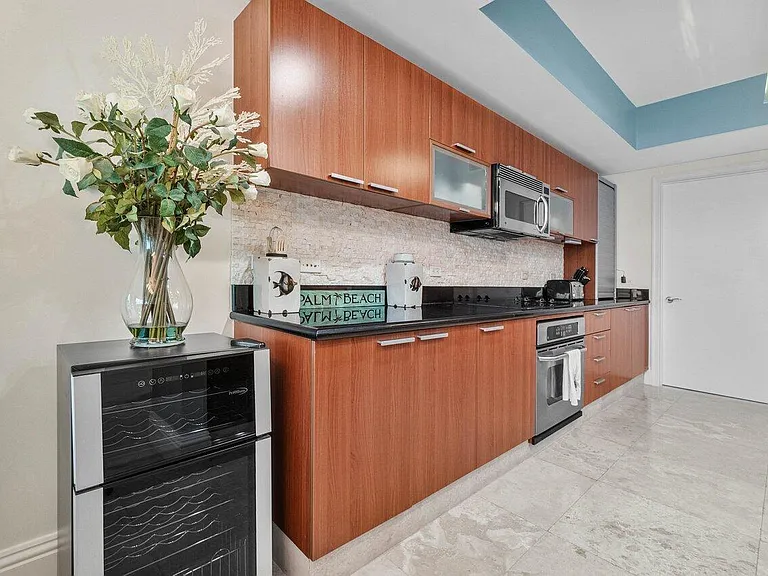 2650 Lake Shore Dr #206 — Photo 14