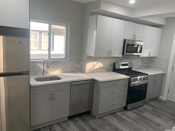 4th image of 84 W Mineola Ave Floor 1