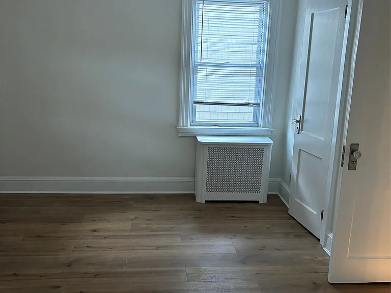 181 Violet Ave #2 — Photo 15