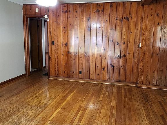 4th image of 109 Hendrix St