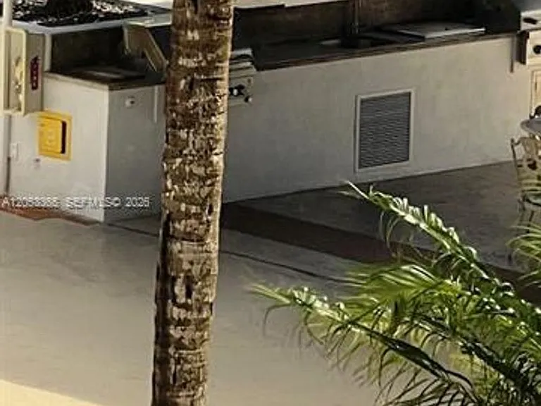 3600 Yacht Club Dr #CU-504 — Photo 1