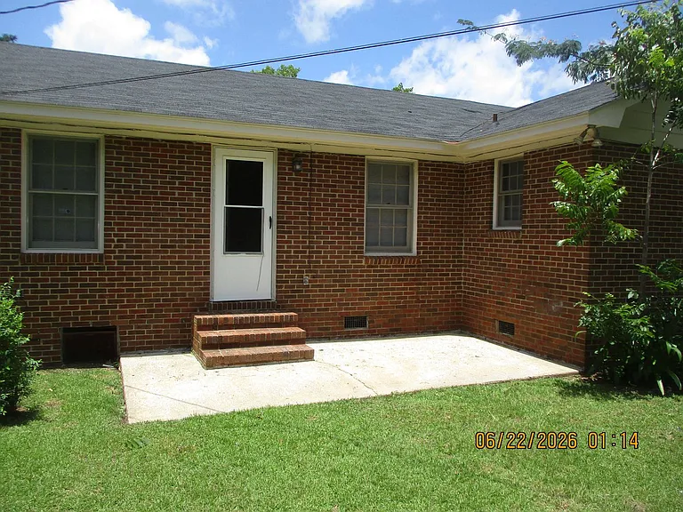 1108 Duke Ln — Photo 2