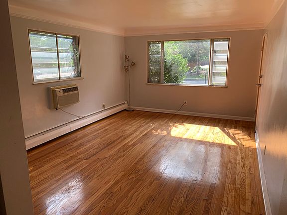 4th image of 1928 Sutton Ave #1