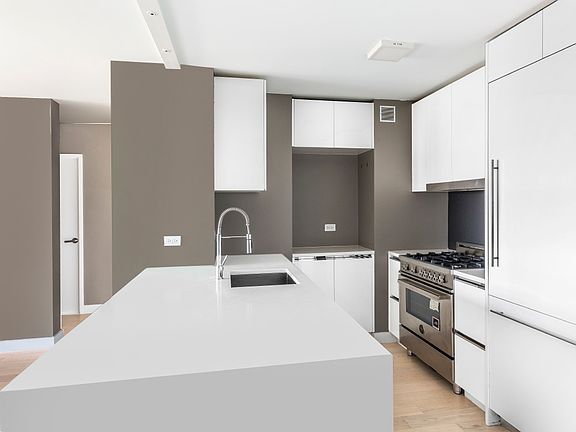 4th image of 301 W 53rd St APT 18E