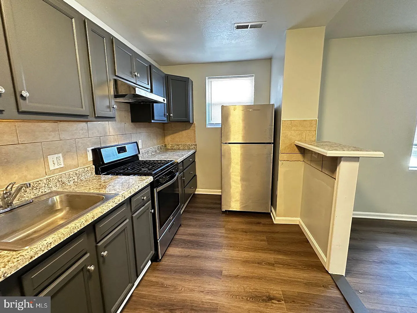 4 bed, 1222 sqft, $3,000 — Photo 4