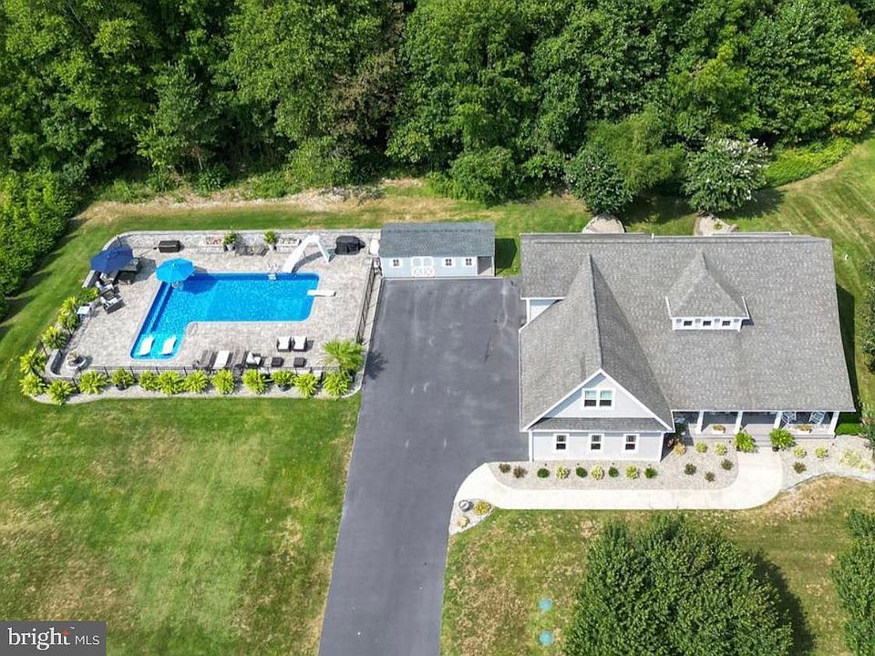 1st image of 32104 Dogwood Ln