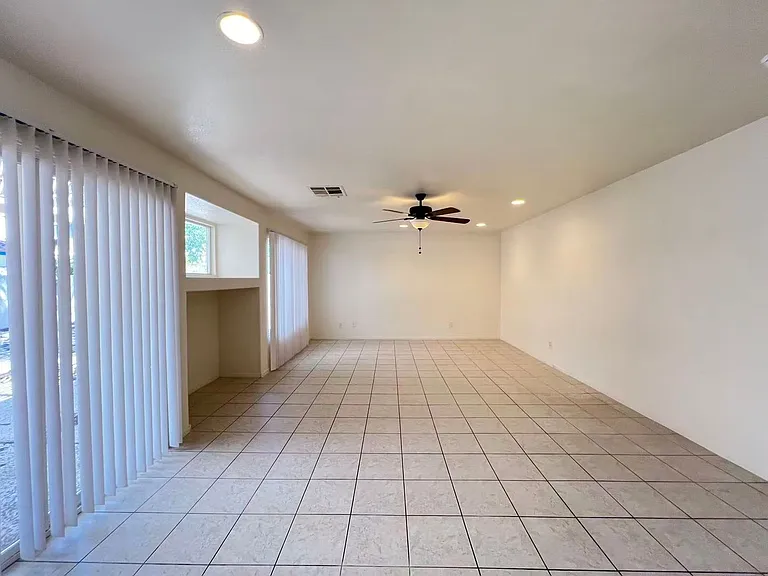 8704 Autumn Valley Ave — Photo 12