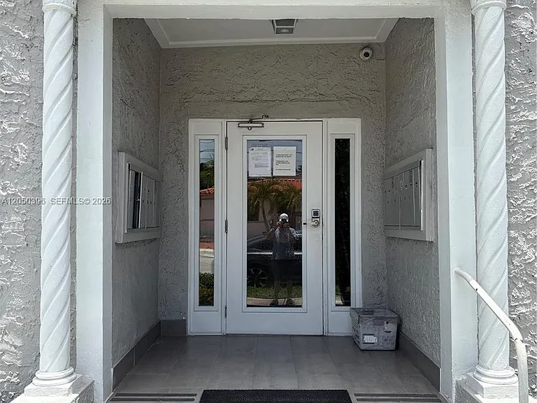 3237 SW 4th St #5 — Photo 11