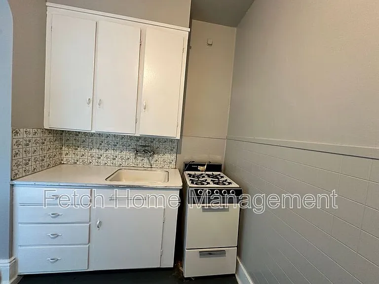 115 S 10th St #3 — Photo 8