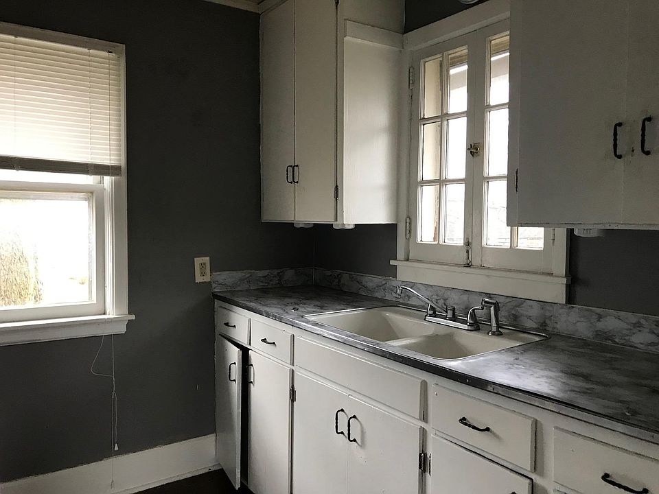 1st image of 128 W Bank St APT 3
