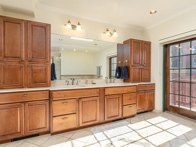 1820 Calvert St NW — Photo 53
