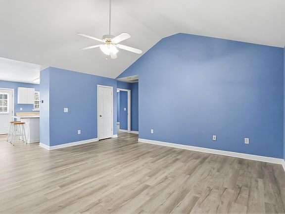 4th image of 727 Old Bethel Rd