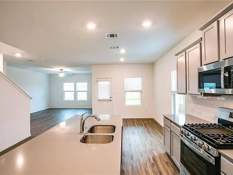 204 Coventry Dr — Photo 9