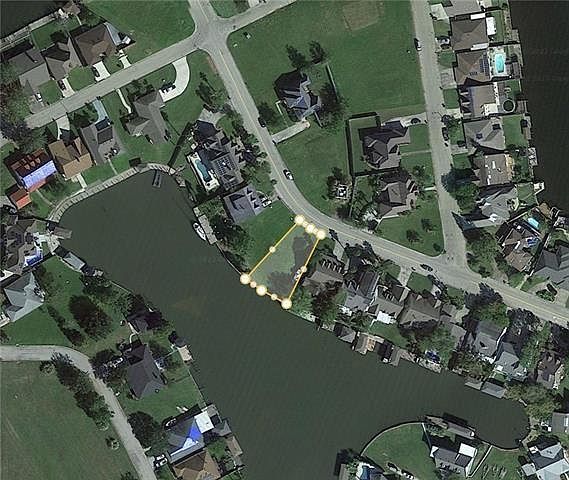 2nd image of 310 Windward Passage St