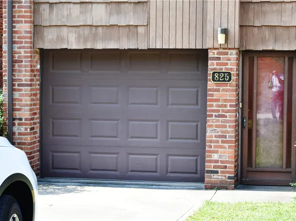 825 Lindenwood Dr, Pittsburgh, PA 15234