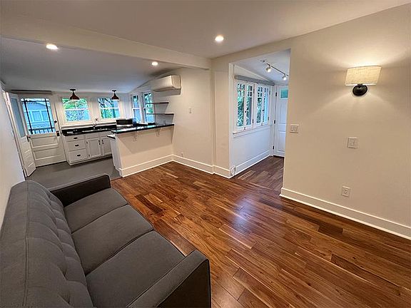 2nd image of 1919 Milan Ave #1
