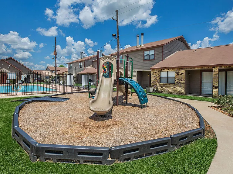 REGENCY PLACE APARTMENTS — Photo 28