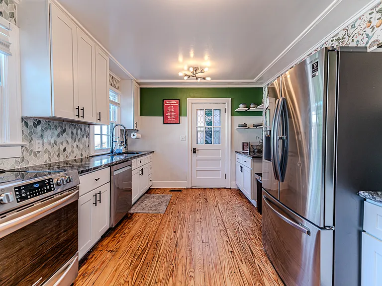 508 W Chisholm St #C — Photo 11