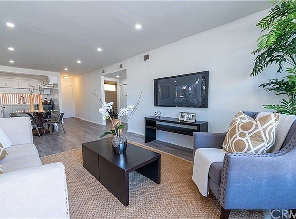2nd image of 500 Evergreen St Unit 203