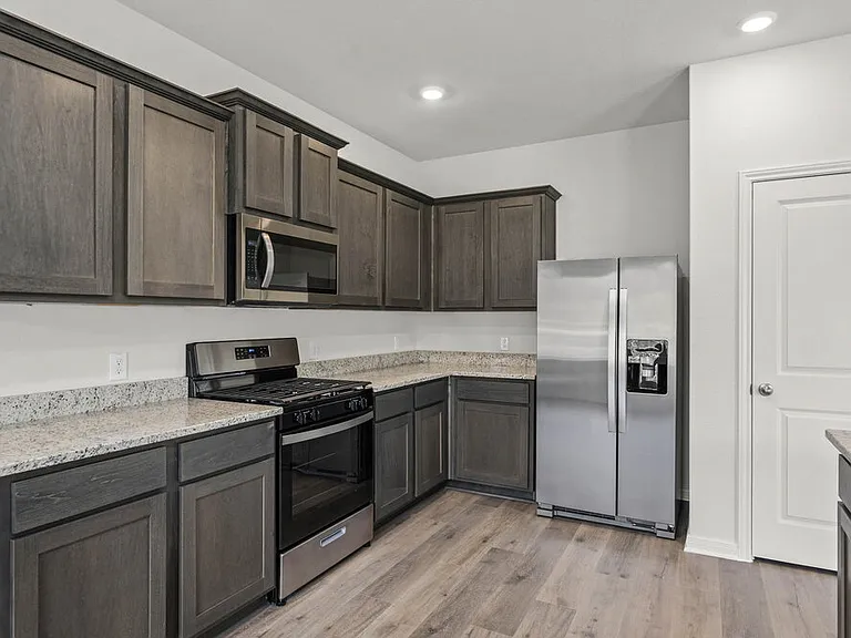 301 Patton Ln — Photo 6