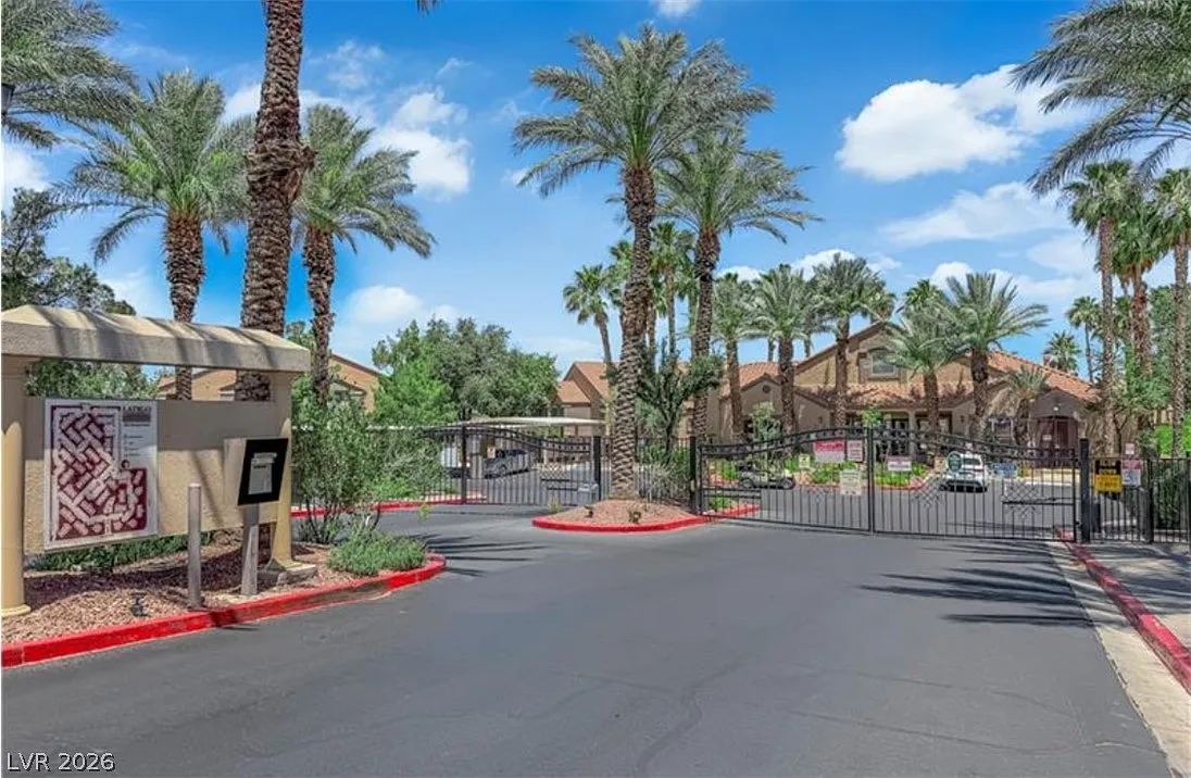 2 bed, 2.0 bath, 1089 sqft, $2,100 — Photo 2