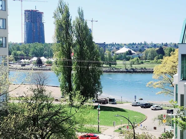 1406 W Harwood St #404, Vancouver, BC V6G 1X5