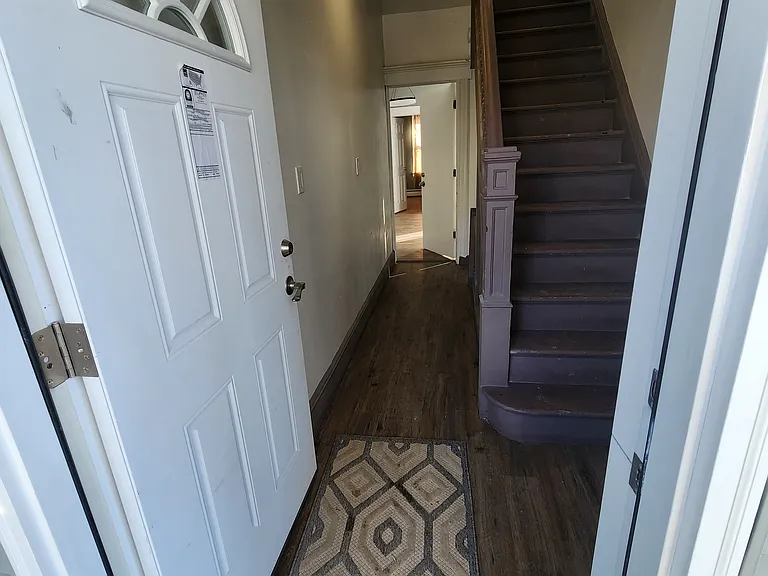 Semel Ave — Photo 2