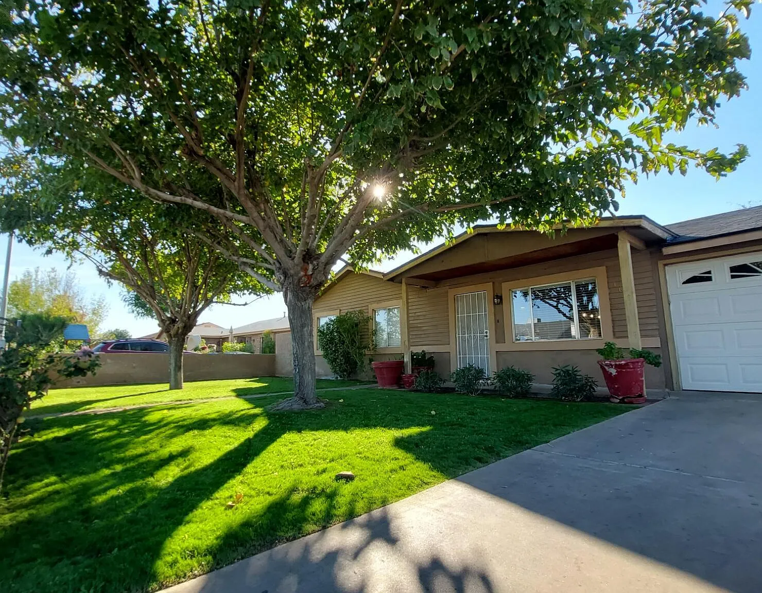 3 bed, 2.0 bath, 1700 sqft, $2,100 — Photo 1