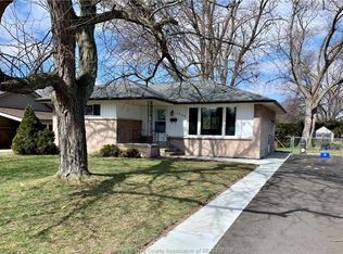 1568 Villa Maria Blvd N, Windsor, ON N9G 1W5
