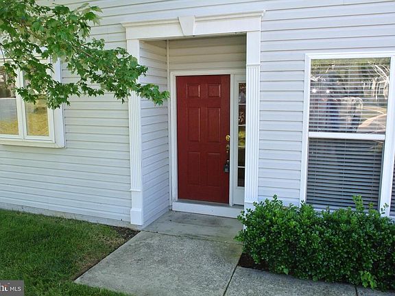 3rd image of 96 Harborton Ln