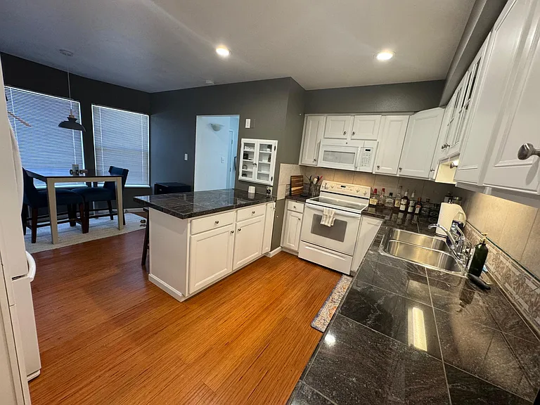 438 Hickory St — Photo 12