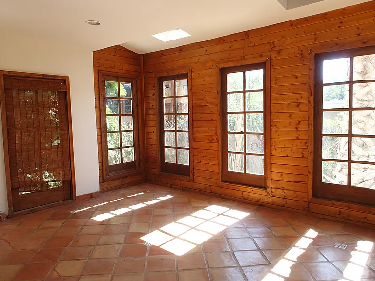 2047 Ivar Ave — Photo 3