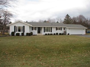 555 Betsy Ross Ln, Rockton, IL 61072
