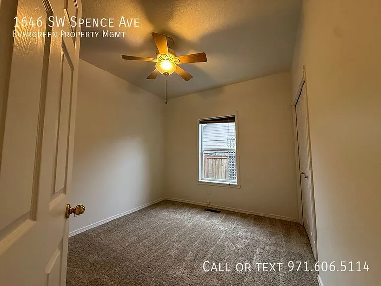 1646 SW Spence Ave — Photo 22
