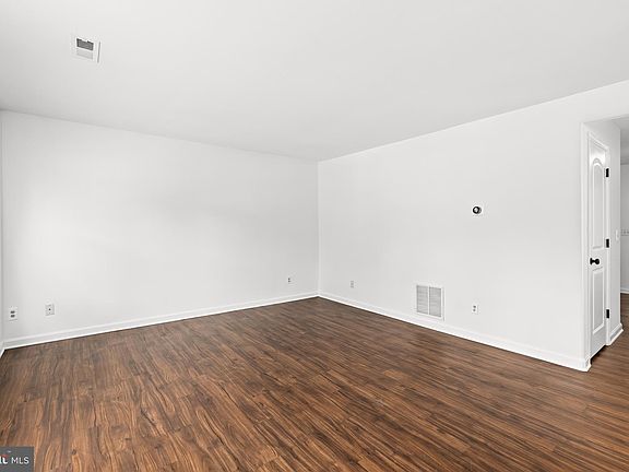 5th image of 9933 Matti Hill Ct