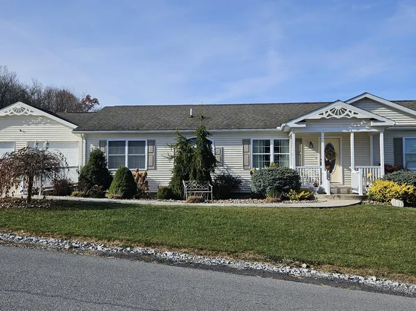 160 Houtz Dr, East Freedom, PA 16637