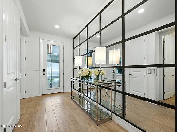 3rd image of 96 GLENHURST Avenue