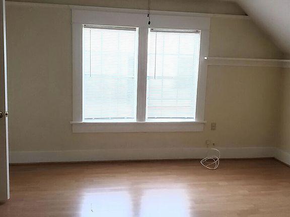 2nd image of 1825 S Van Ness Ave