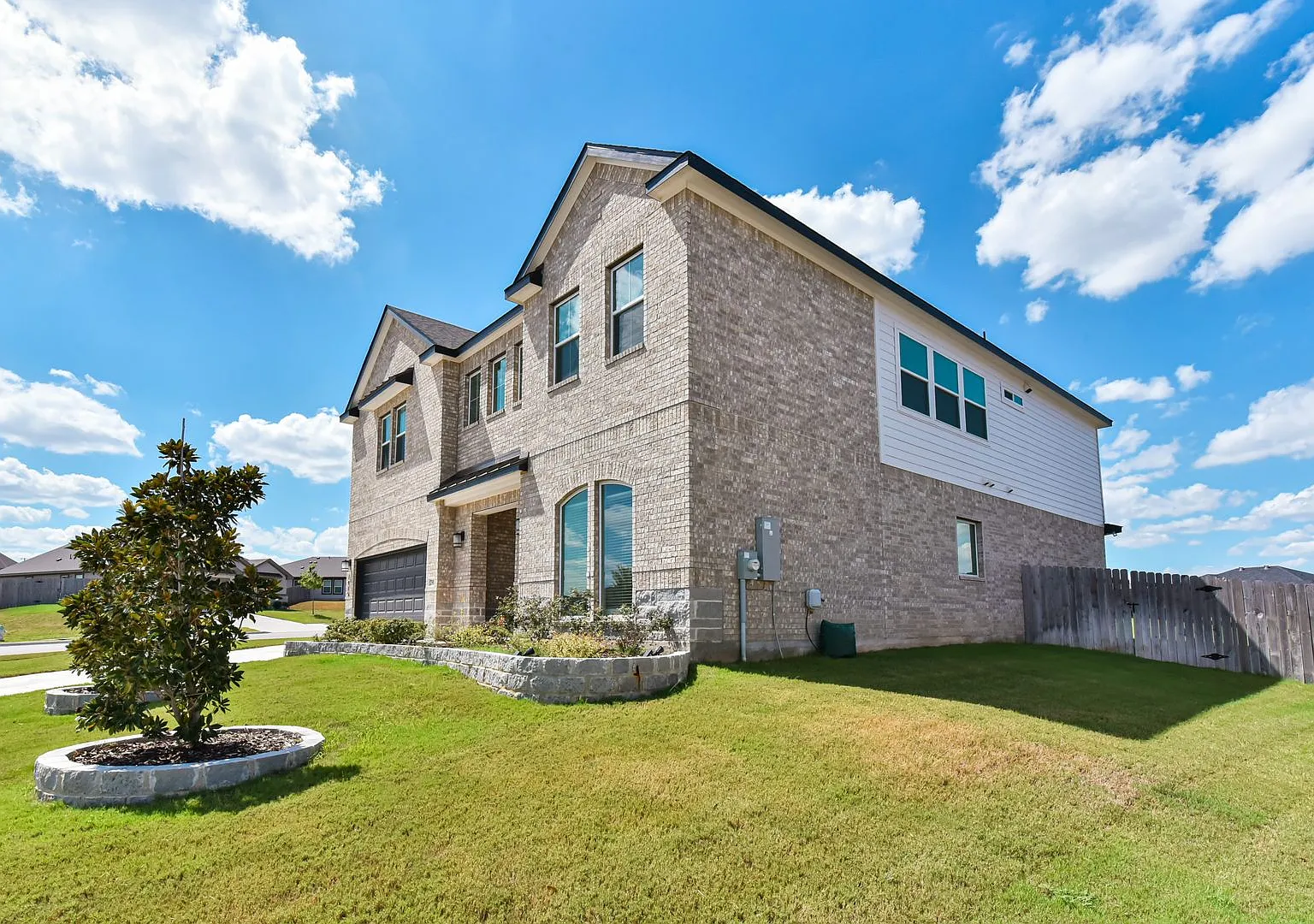 Gorgeous 5 Bedroom Saratoga Home in Killeen — Photo 4