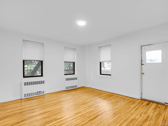 5th image of 14350 Hoover Ave APT 103