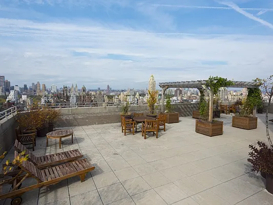 Sold by Sotheby's International Realty | media 29