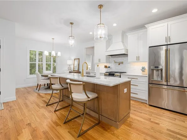 124 Oak St, South Kingstown, RI 02879