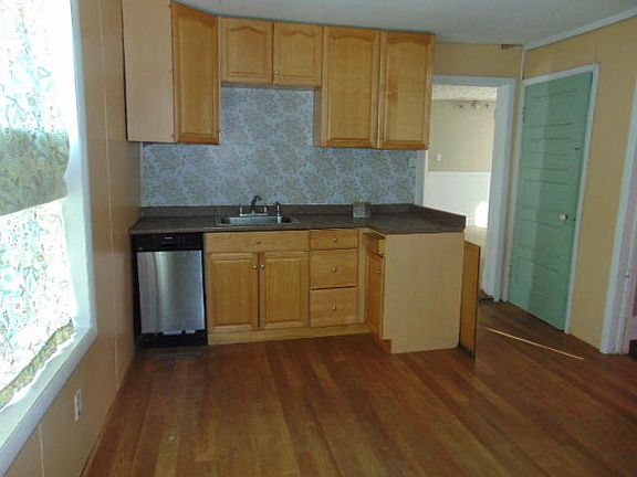 3rd image of 210 E McMillan Ave