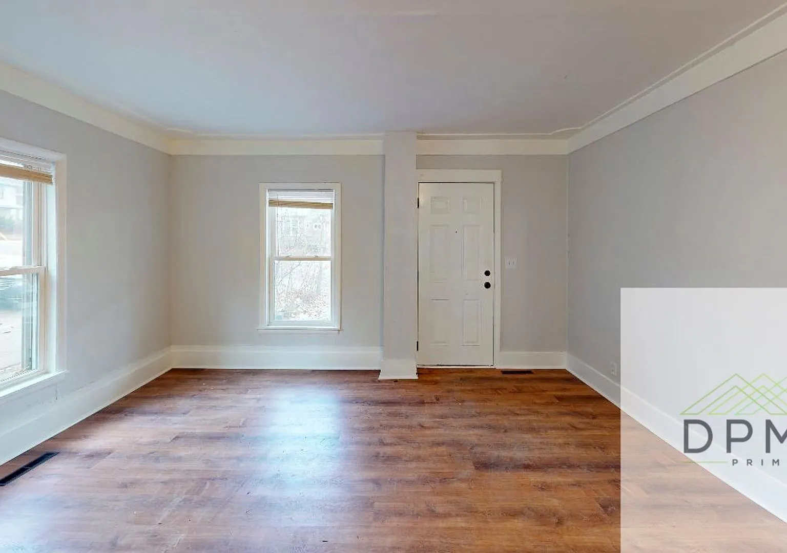 306 E Hillsdale — Photo 4