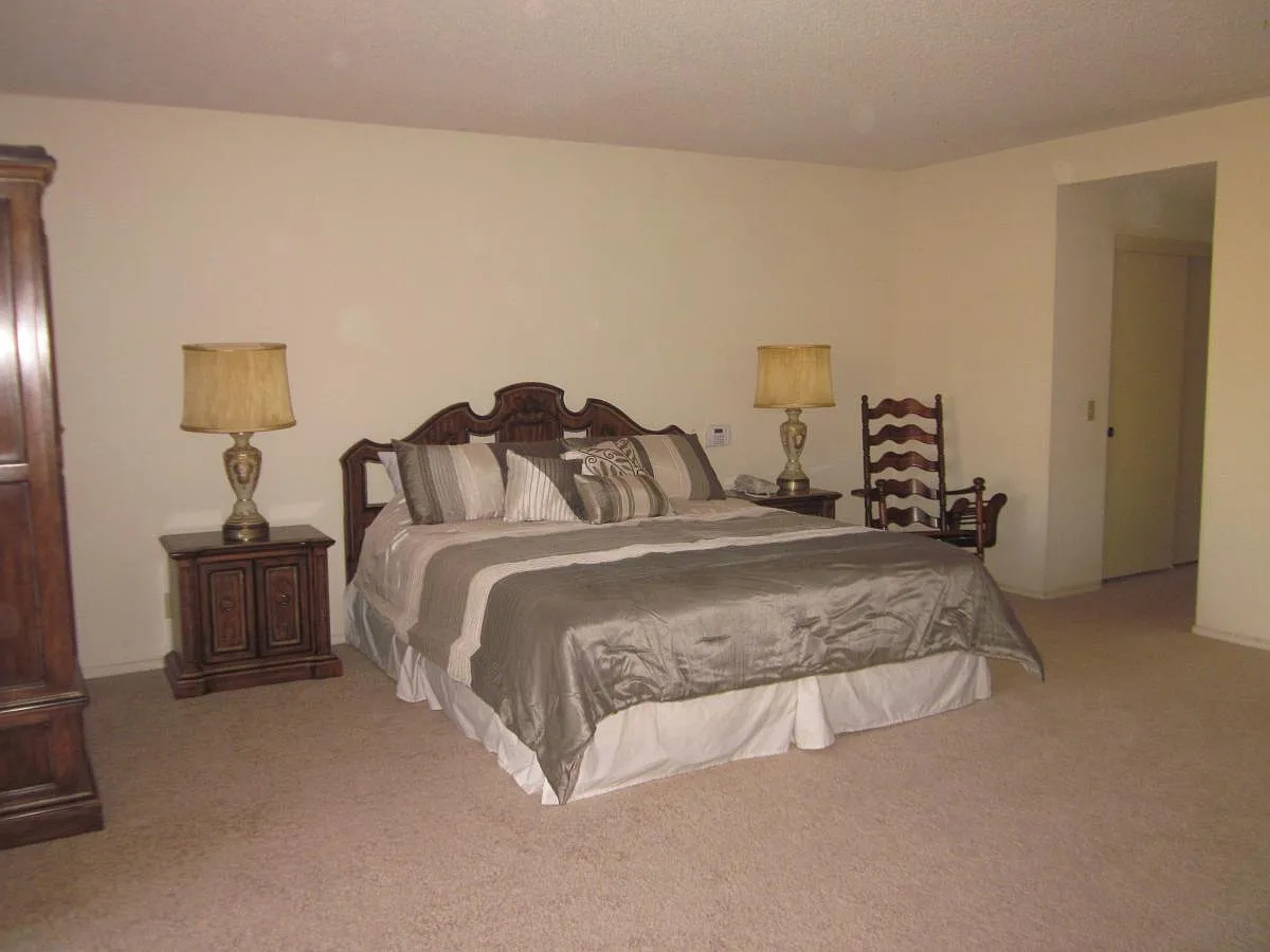 5 bed, 3235 sqft, $6,000 — Photo 3